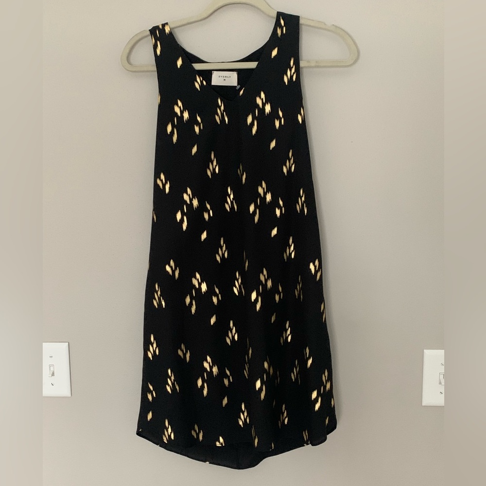 Everly sleeveless shift dress. Size S. Black with gold detail.